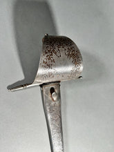 Загрузить изображение в средство просмотра галереи, Belle main-gauche Ep XIXe