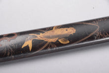Загрузить изображение в средство просмотра галереи, JAPON: Tanto en laque marron à décor de carpe Koi, periode Meiji (1868-1912)