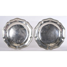 Charger l'image dans la galerie, Paire de plats ronds d'époque Louis XV