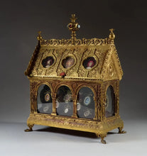 Загрузить изображение в средство просмотра галереи, Magnifique châsse reliquaire en bronze doré en forme de chapelle XIXème siècle