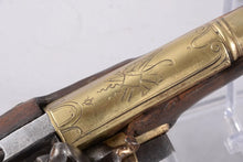 Charger l'image dans la galerie, Pistolet d'officier de marine à canon décoré de trophées