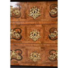 Загрузить изображение в средство просмотра галереи, Commode Louis XIV attribuée à MONDON