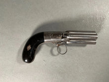 Загрузить изображение в средство просмотра галереи, Poivrière Mariette, à percussion, à balles forcées.