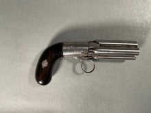 Загрузить изображение в средство просмотра галереи, Poivrière Mariette, à percussion, à balles forcées