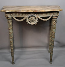 Загрузить изображение в средство просмотра галереи, Petite console italienne époque XVIIIe