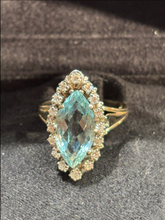 Load image into Gallery viewer, Bague navette en or gris sertie d'un aigue marine TDD. 53