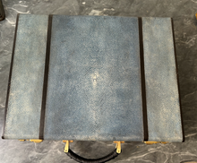 Загрузить изображение в средство просмотра галереи, Attaché-case en bois gainé de galuchat céleste XXe