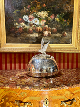 Charger l'image dans la galerie, Franco Lapini - Grand plat ovale à cloche en métal argenté figurant un rapace aux ailes déployées