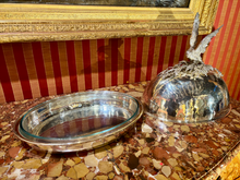 Charger l'image dans la galerie, Franco Lapini - Grand plat ovale à cloche en métal argenté figurant un rapace aux ailes déployées