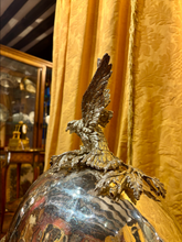 Charger l'image dans la galerie, Franco Lapini - Grand plat ovale à cloche en métal argenté figurant un rapace aux ailes déployées