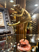 Charger l'image dans la galerie, Claire Colinet (1880-1950) "La Jongleuse Nue", bronze doré, Art déco. (La Jongleuse Nue)