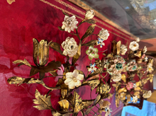 Load image into Gallery viewer, Paire d'appliques à deux bras de lumières en métal ciselé et doré à décor de feuillage XIXe