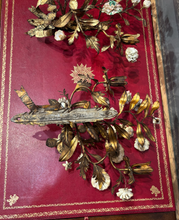 Load image into Gallery viewer, Paire d'appliques à deux bras de lumières en métal ciselé et doré à décor de feuillage XIXe
