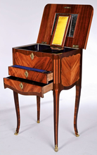 Загрузить изображение в средство просмотра галереи, Table de salon pouvant former table de toilette Louis XV