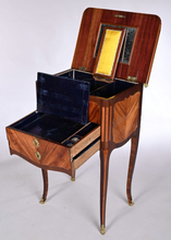 Загрузить изображение в средство просмотра галереи, Table de salon pouvant former table de toilette Louis XV