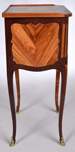 Загрузить изображение в средство просмотра галереи, Table de salon pouvant former table de toilette Louis XV