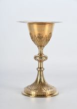 Загрузить изображение в средство просмотра галереи, Calice en vermeil à décor repoussé floral étoilé gravée IHS