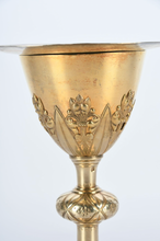 Загрузить изображение в средство просмотра галереи, Calice en vermeil à décor repoussé floral étoilé gravée IHS