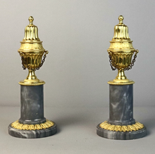 Загрузить изображение в средство просмотра галереи, Paire de bougeoirs cassolette en bronze ciselé et doré et marbre bleu turquin - fin XVIII