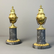 Загрузить изображение в средство просмотра галереи, Paire de bougeoirs cassolette en bronze ciselé et doré et marbre bleu turquin - fin XVIII