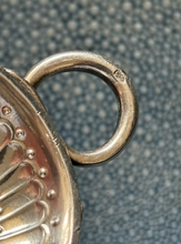 Загрузить изображение в средство просмотра галереи, Petit TASTE-VIN en argent à motif de godrons, l'anse en serpent enroulé. Poinçons Coq 1er titre Paris 1798-1809