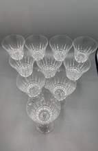 Charger l'image dans la galerie, 20 verres en cristal à décor taillé de pointes de diamant