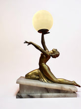 Load image into Gallery viewer, Lampe Art Déco "Danseuse au globe" France, c.1930