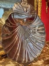 Загрузить изображение в средство просмотра галереи, Grande coquille en argent d'époque XVIIIe