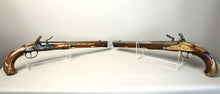 Загрузить изображение в средство просмотра галереи, Longue paire de pistolets d’arçon d’officier d'époque Louis XV
