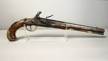 Загрузить изображение в средство просмотра галереи, Longue paire de pistolets d’arçon d’officier d'époque Louis XV