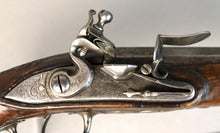 Загрузить изображение в средство просмотра галереи, Pistolet d'officier à silex Canon rond à pans au tonnerre Vers 1730-1750