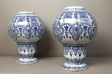 Загрузить изображение в средство просмотра галереи, Paire de potiches. Rouen Époque : fin XVIIIéme