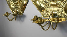 Загрузить изображение в средство просмотра галереи, Paire d’appliques en laiton d'époque : Louis XIII