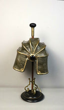 Загрузить изображение в средство просмотра галереи, Lampe Victorienne avec abat-jour en cuire aux petits fers fin XIXe