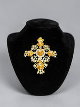 Charger l'image dans la galerie, Croix dite "quadrille" ou croix de Saint-Lô, en or jaune 18 carats, fin XVIIIe - début XIXe siècle.