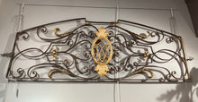Загрузить изображение в средство просмотра галереи, Grille en fer forgé avec double L 'Bourbons". Epoque XVIIIe.