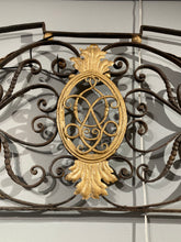Загрузить изображение в средство просмотра галереи, Grille en fer forgé avec double L 'Bourbons". Epoque XVIIIe.