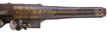 Charger l&#39;image dans la galerie, Paire de pistolets à silex d’officier. Canons ronds à pans aux tonnerres Vers 1760-1780.
