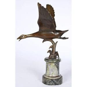 Bronze Art Déco représentant une oie, les ailes déployées