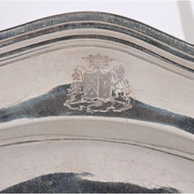 Charger l&#39;image dans la galerie, Paire de plats ronds d&#39;époque Louis XV
