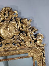 Load image into Gallery viewer, Miroir à parclose en bois doré sculpté de fleurs et écoinçons

