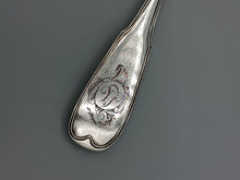 Load image into Gallery viewer, CAMBRAI 1786 Vraie paire de cuillères à ragoût de modèle filets aux spatules gravées
