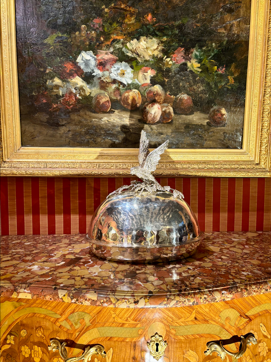 Franco Lapini - Grand plat ovale à cloche en métal argenté figurant un rapace aux ailes déployées