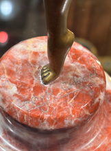 Charger l&#39;image dans la galerie, Claire Colinet (1880-1950) &quot;La Jongleuse Nue&quot;, bronze doré, Art déco. (La Jongleuse Nue)
