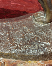 Charger l'image dans la galerie, Chien de chasse en bronze patiné Ep. fin XIXe
