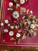Load image into Gallery viewer, Paire d'appliques à deux bras de lumières en métal ciselé et doré à décor de feuillage XIXe
