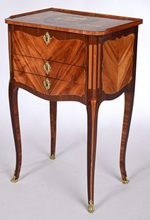 Load image into Gallery viewer, Table de salon pouvant former table de toilette Louis XV
