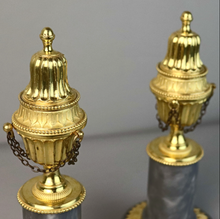 Charger l&#39;image dans la galerie, Paire de bougeoirs cassolette en bronze ciselé et doré et marbre bleu turquin - fin XVIII
