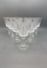 Charger l'image dans la galerie, 20 verres en cristal à décor taillé de pointes de diamant
