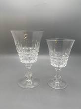 Charger l'image dans la galerie, 20 verres en cristal à décor taillé de pointes de diamant
